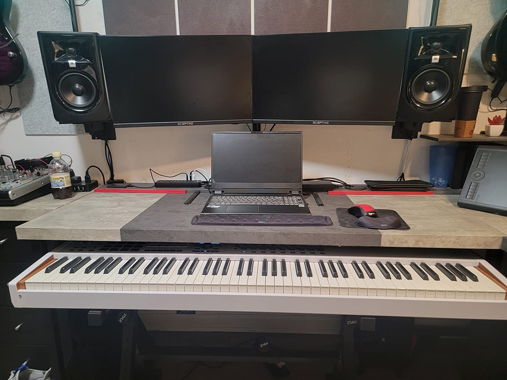 Arturia BeatStep Pro Controller and Sequencer — Aftertouch, Velocity Sensitive, With 2 Independent Melodic Sequencers, Drum Sequencer, 16 Drum Pads, MIDI/CV/Gate I/O and Music Production Software customer photo 2