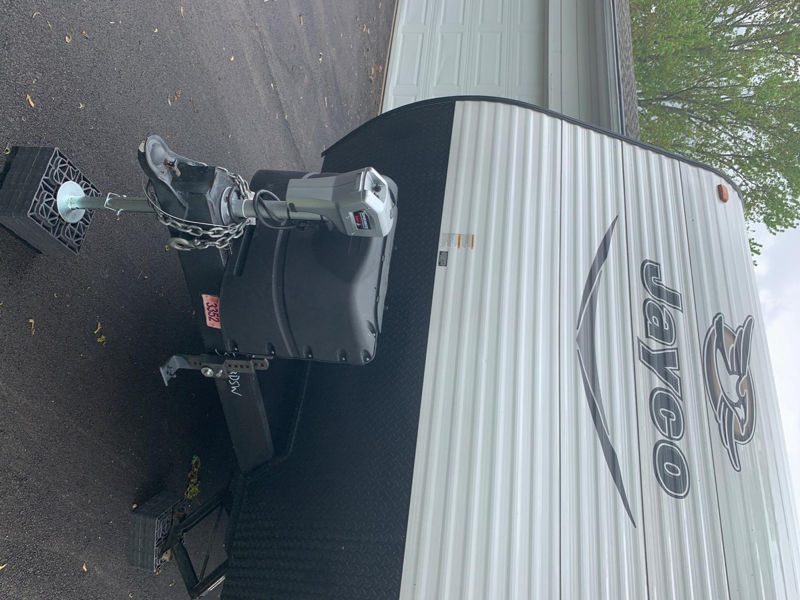 Husky Towing 82022 Super Brute Electric Trailer Tongue Jack, 5000 lb Capacity, 18 Inch Travel, with Remote and 3 LED Lights, Bright Silver customer photo 1