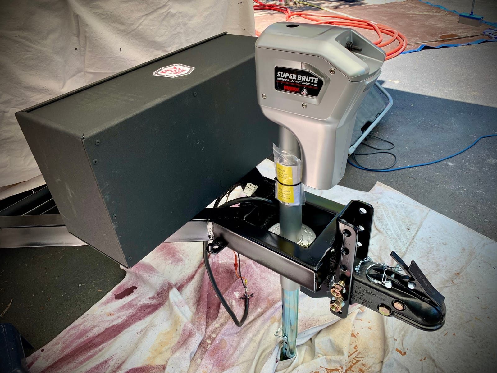 Husky Towing 82022 Super Brute Electric Trailer Tongue Jack, 5000 lb Capacity, 18 Inch Travel, with Remote and 3 LED Lights, Bright Silver customer photo 2