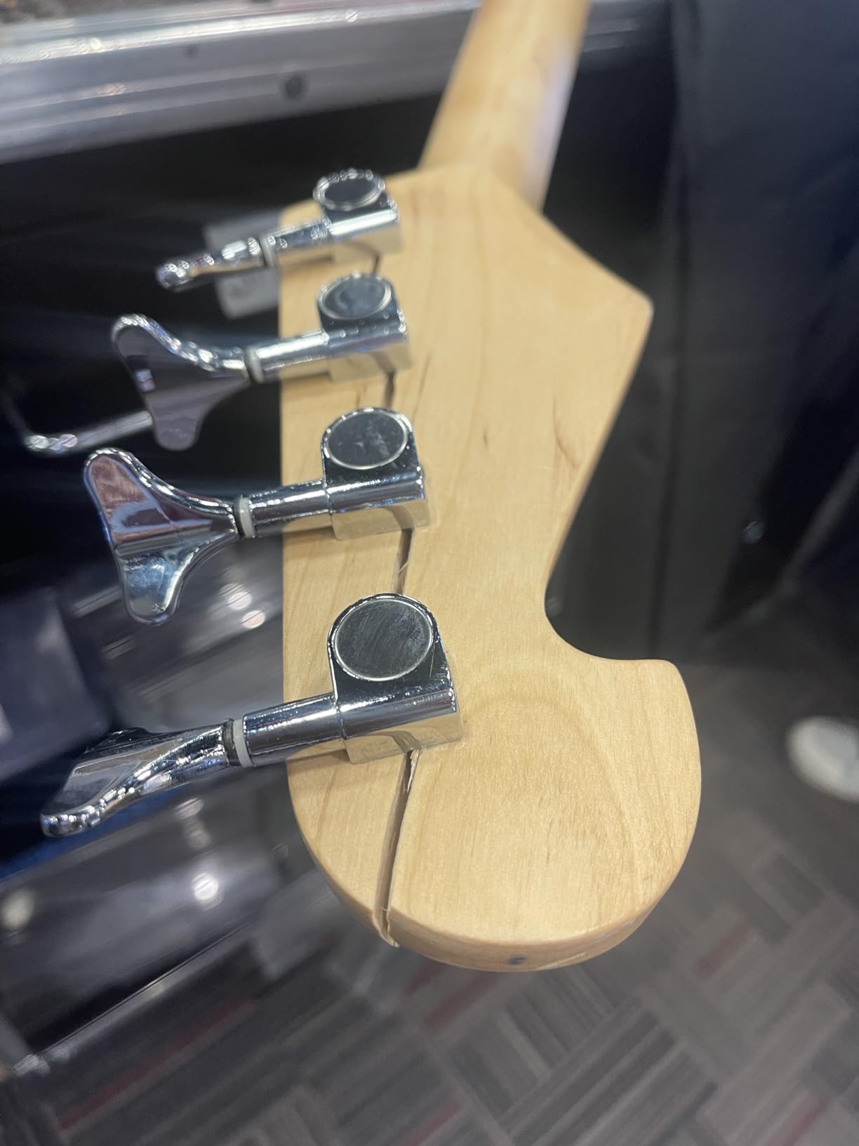 Stedman Beginner Series Bass Guitar Bundle with 15-Watt Amp, Gig Bag, Instrument Cable, Strap, Strings, Picks, and Polishing Cloth - Metallic Blue customer photo 2