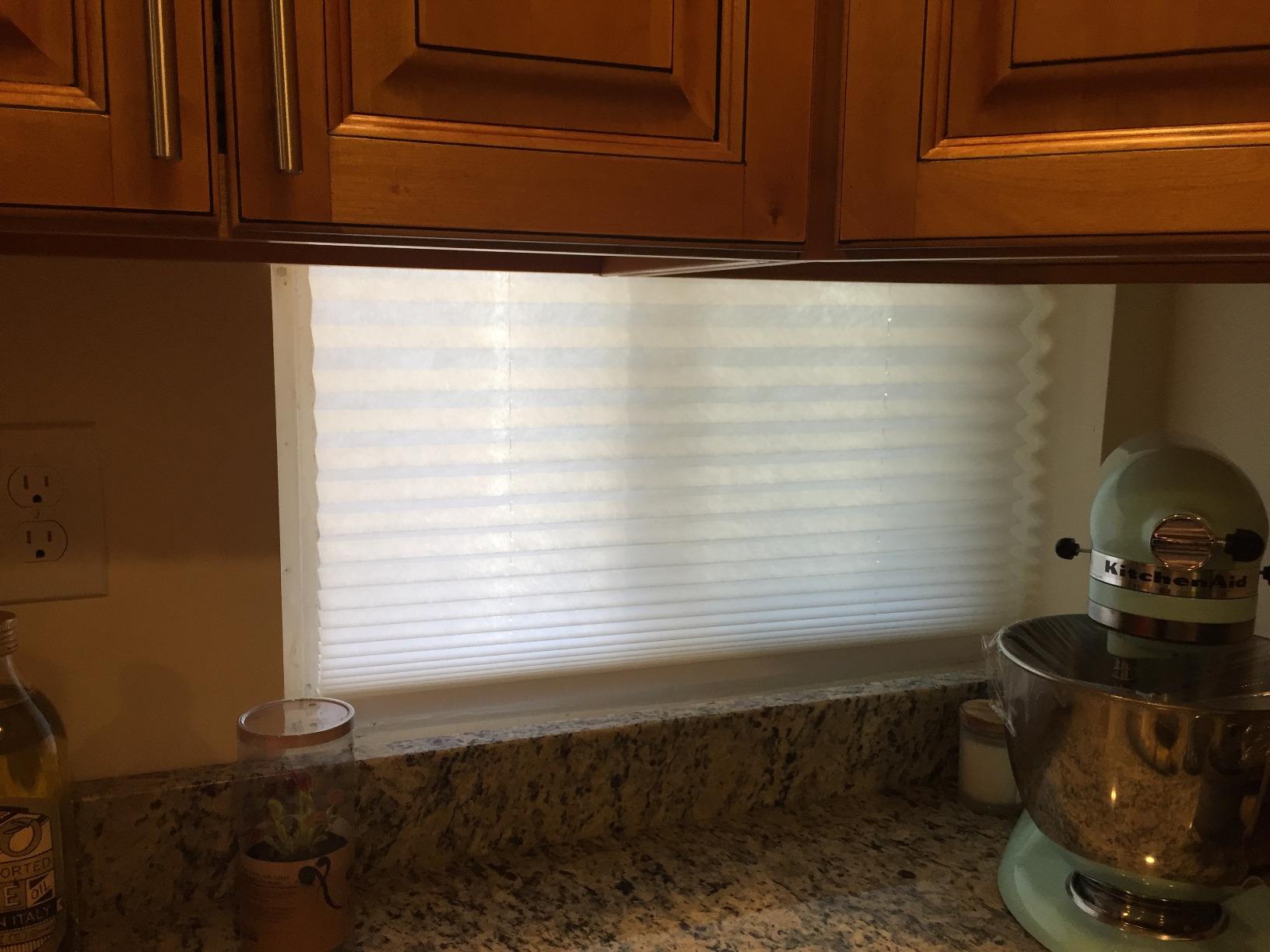 Redi Shade No Tools Easy Lift Cordless Light Filtering White Fabric Shade customer photo 1