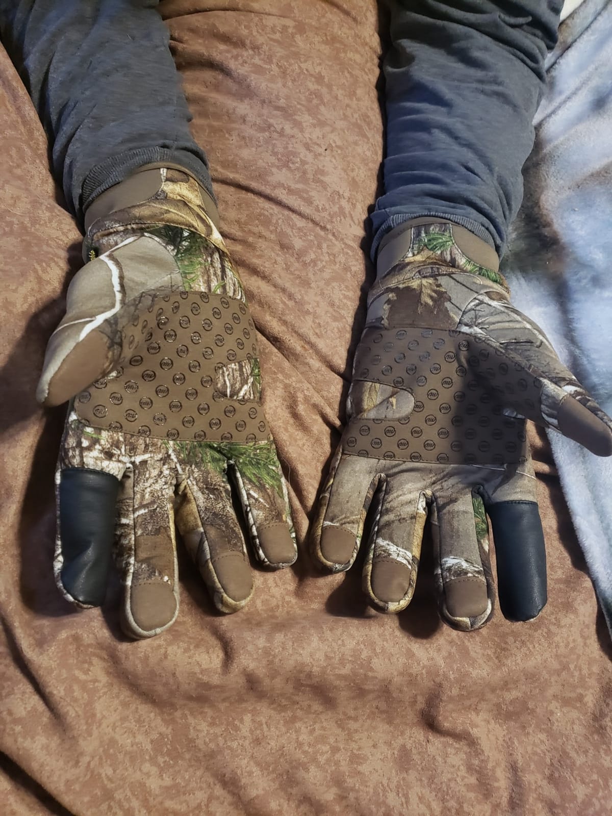 Manzella Men's Stretch Coyote Cold Weather Hunting Glove, Waterproof, Windproof, Touchscreen Capable customer photo 2