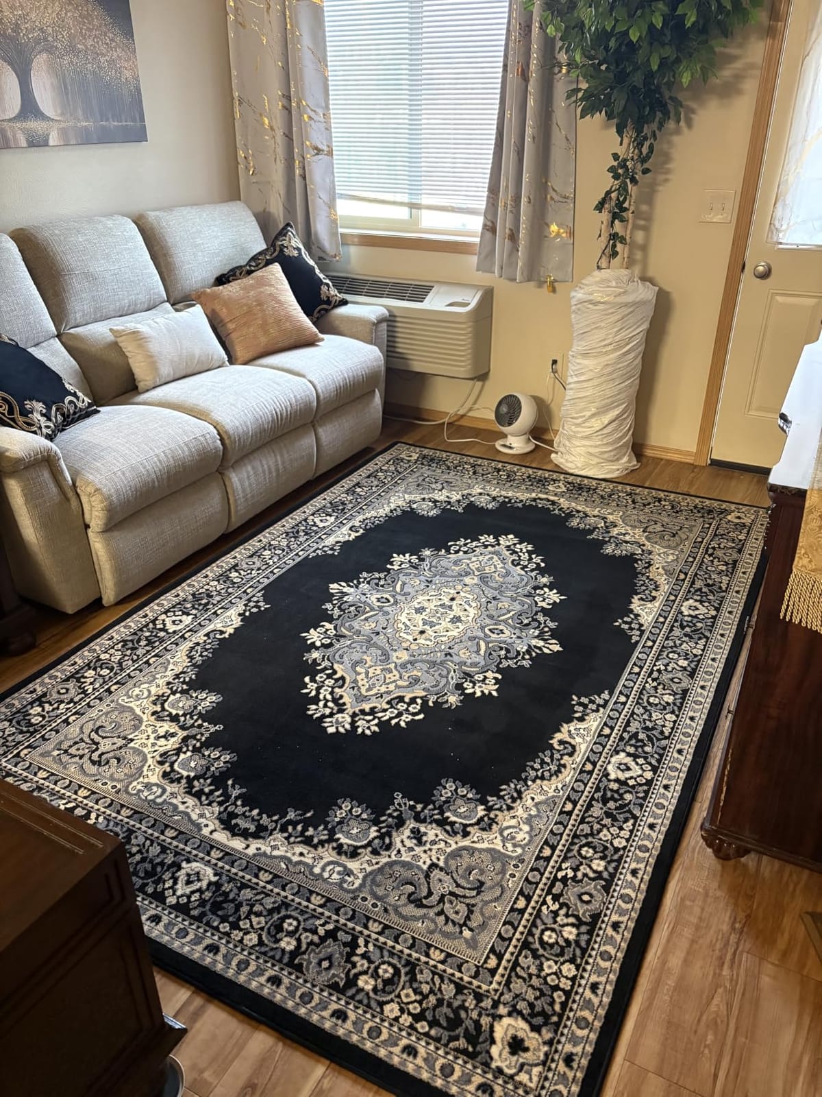 Unique Loom Reza Collection Traditional Persian Style Area Rug, 8 x 10 ft, Black/Beige customer photo 1