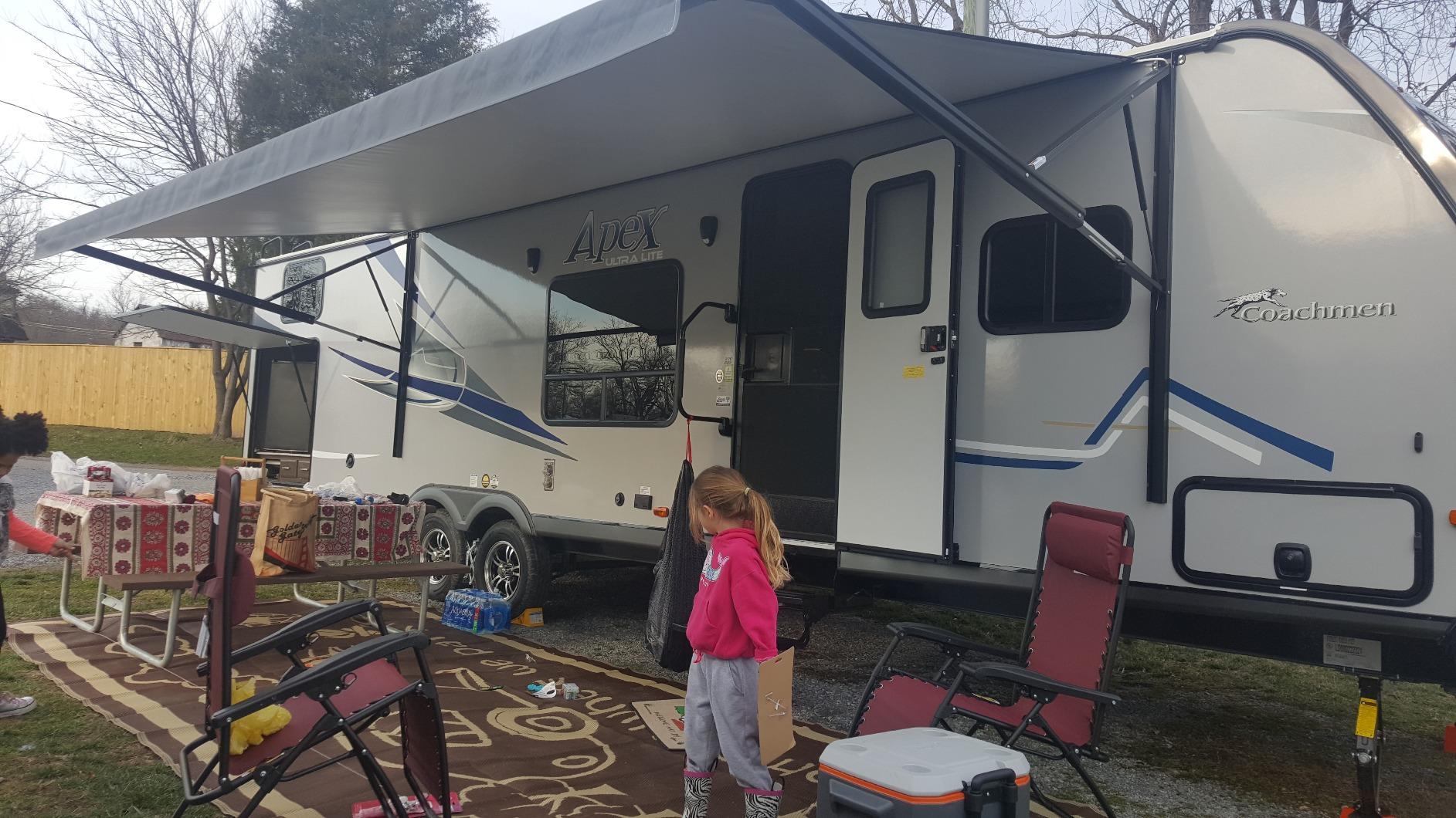 Stylish Camping Ming's Mark RH8111 Reversible RV Home Mat - 8' x 11', Black/White customer photo 1