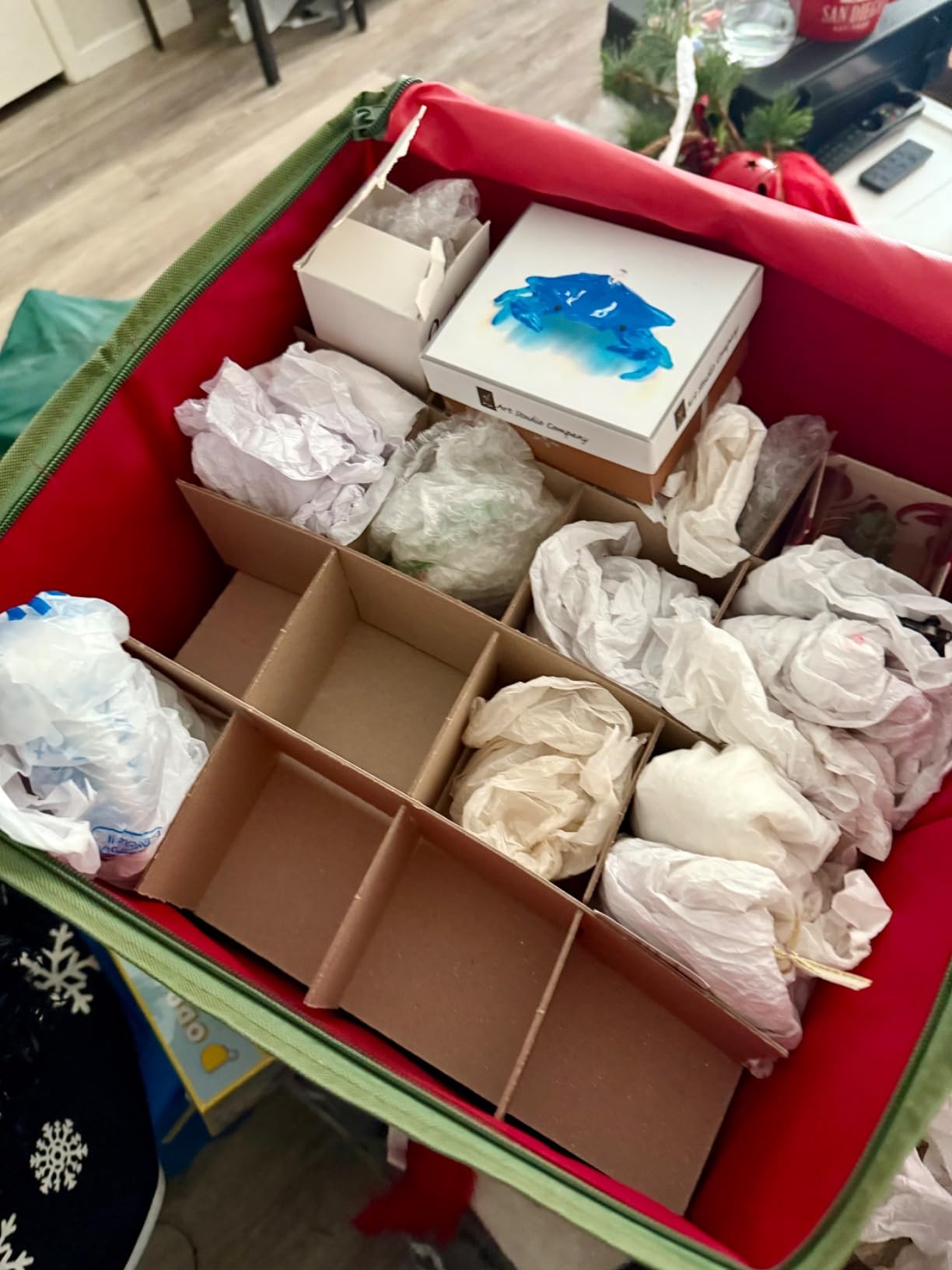 Handy Laundry, Christmas Ornament Storage, Stores up to 64 Holiday Ornament, Adjustable Dividers, Zippered Top, Two Handles Attractive Storage Box Keeps Decorations Clean & Dry for Next Season, Green customer photo 2