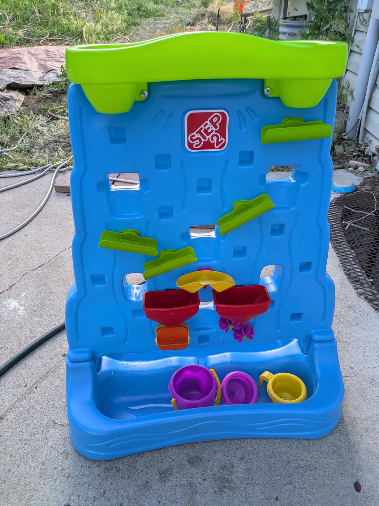 Step2 Waterfall Discovery Wall, Kids Double-Sided Water and Sand Activity Sensory Table, Summer Outdoor Toys, 13 Piece Toy Accessories, For Toddlers 1.5+ Years Old customer photo 2