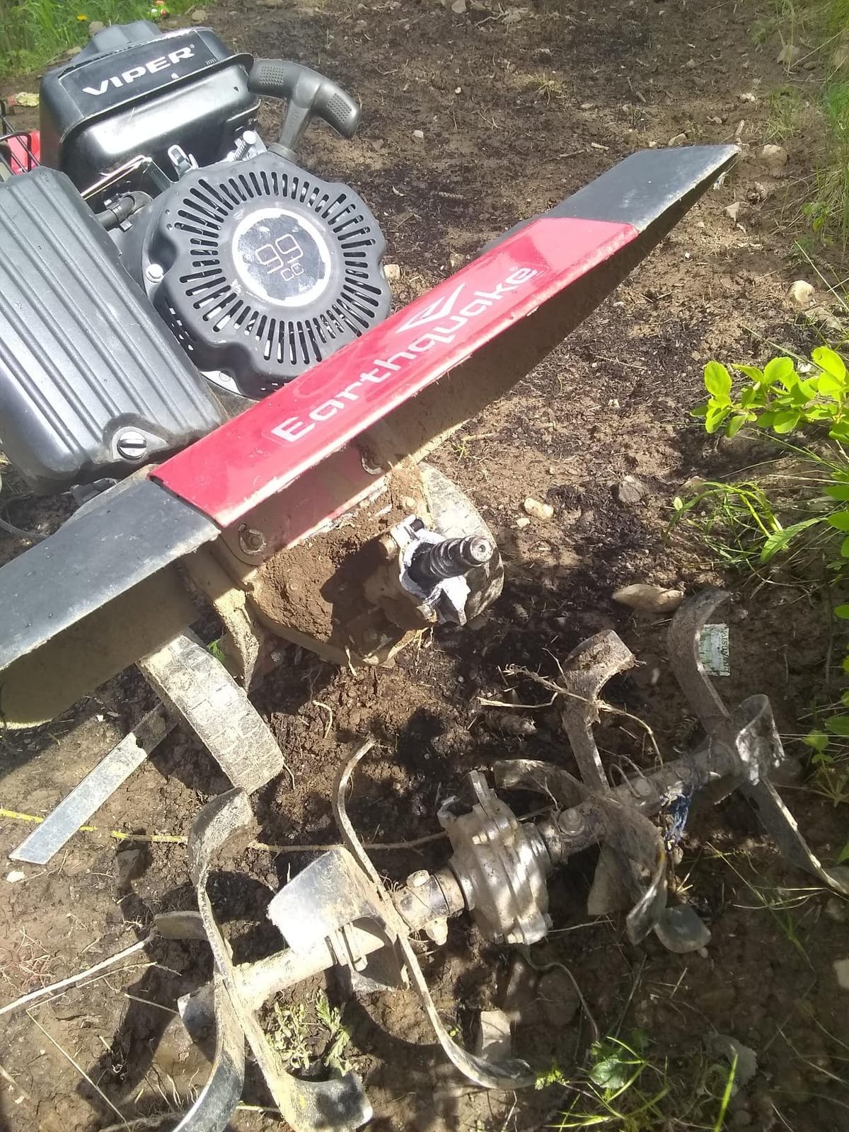 Earthquake 20015 Versa 2-in-1 Tiller Cultivator with a 99cc 4-Cycle Viper Engine, 2-in-1 Front Tine Tiller and Cultivator, Removable Side Shields and Outer Tines customer photo 2