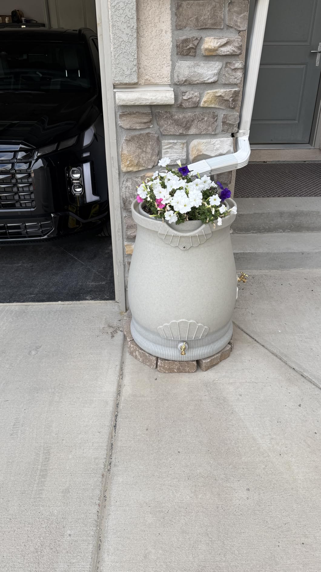 Good Ideas Rain Wizard Urn Shaped Water Collection Barrel, 50 Gallon customer photo 1