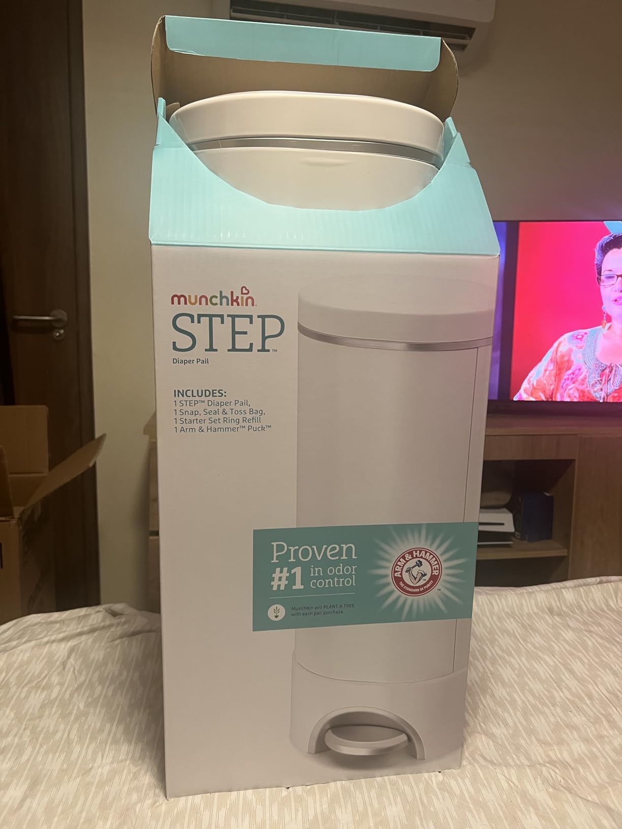 Munchkin® STEP™ Diaper Pail Powered by Arm & Hammer, #1 in Odor Control, Award-Winning, Includes 1 Snap, Seal & Toss™ Bag, 1 Starter Refill Ring, and 1 PUCK™ Baking Soda Cartridge customer photo 1