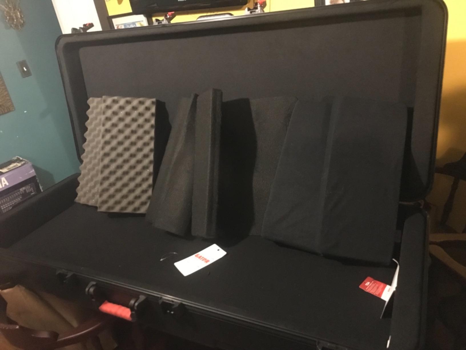 Gator Cases Frequent Flyer's Series Molded Flight Case for 76-Note Keyboards with TSA Approved Locking Latches and Recessed Wheels, (GTSA-KEY76) customer photo 1