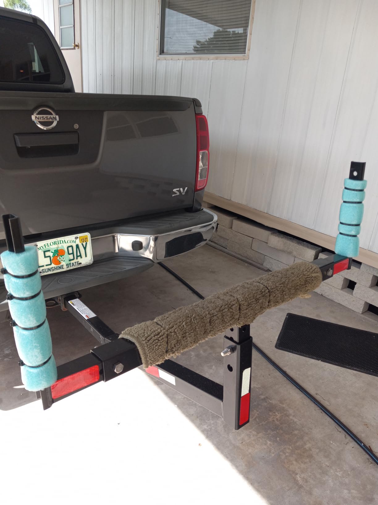 MaxxHaul 70231 Hitch Mount Pick Up Truck Bed Extender For Ladder, Rack, Canoe, Kayak, Long Pipes and Lumber) , Black , 37 x 19 x 3 inches customer photo 2