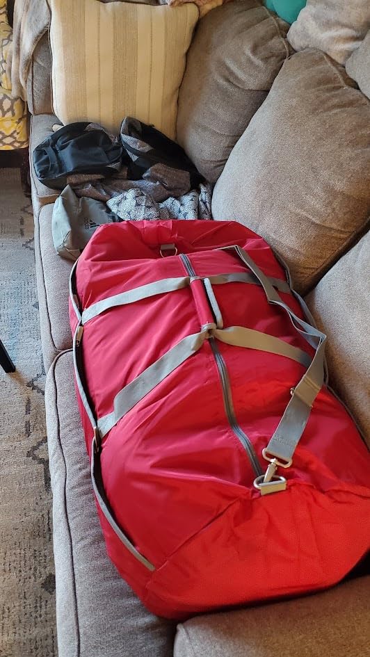 Amazon Essentials Extra Large Foldable Nylon Duffel Bag for Travel/Storage with Zippered Pockets, 32.4