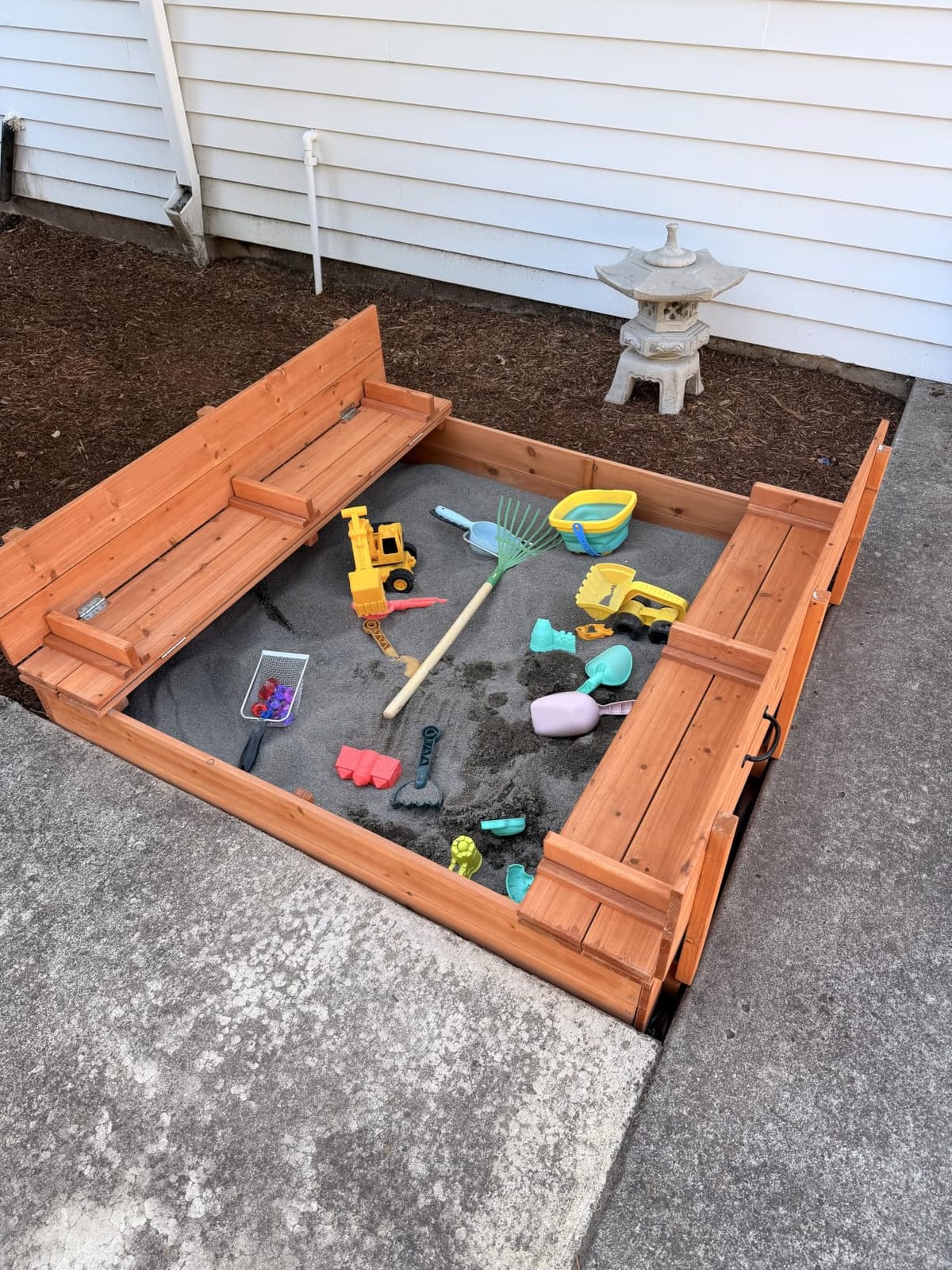 Best Choice Products Large Outdoor Wooden Sand Box for Kids, Sandbox with Cover, Bench Seats Support up to 220 lbs, Bottom Liner for Drainage, Cedar Wood - Brown customer photo 1