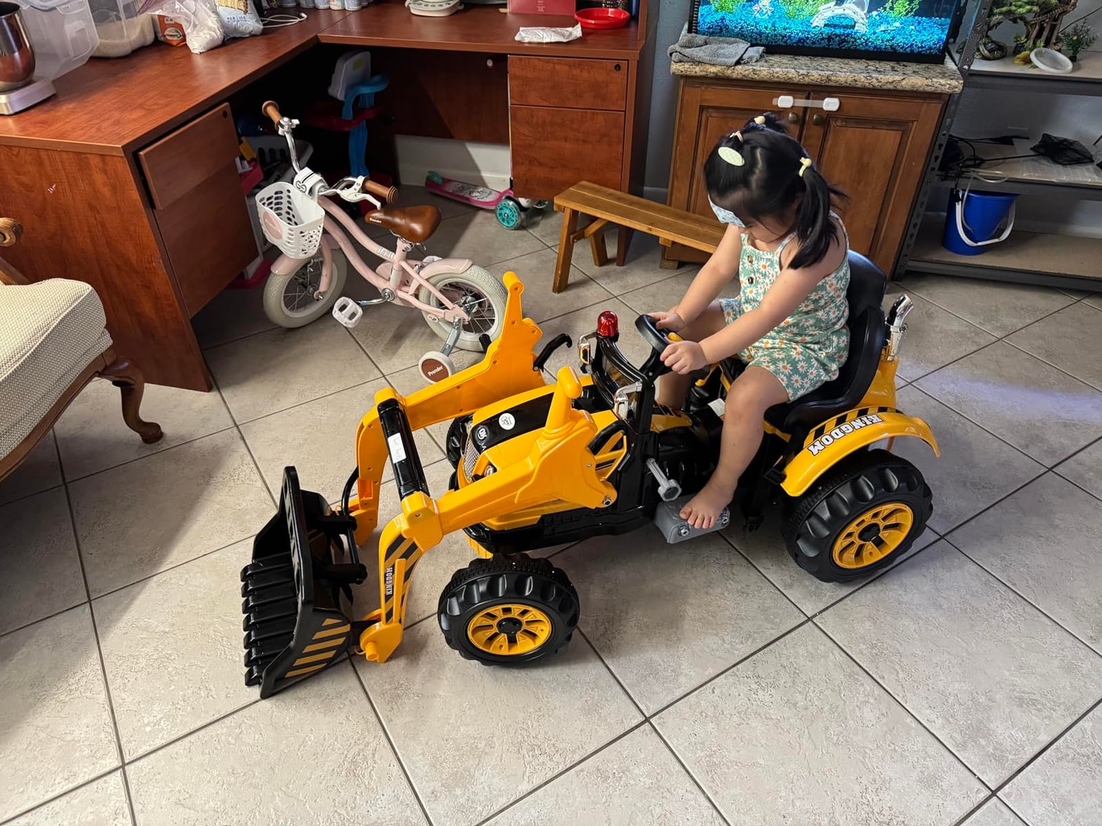 Costzon Ride on Excavator, 12V Battery Powered Construction Vehicles for Kids with Front Loader, Horn, Safety Belt, Treaded Wheels, Ride on Bulldozer Truck, Excavator Ride on Toy Gift for Boys Girls customer photo 1
