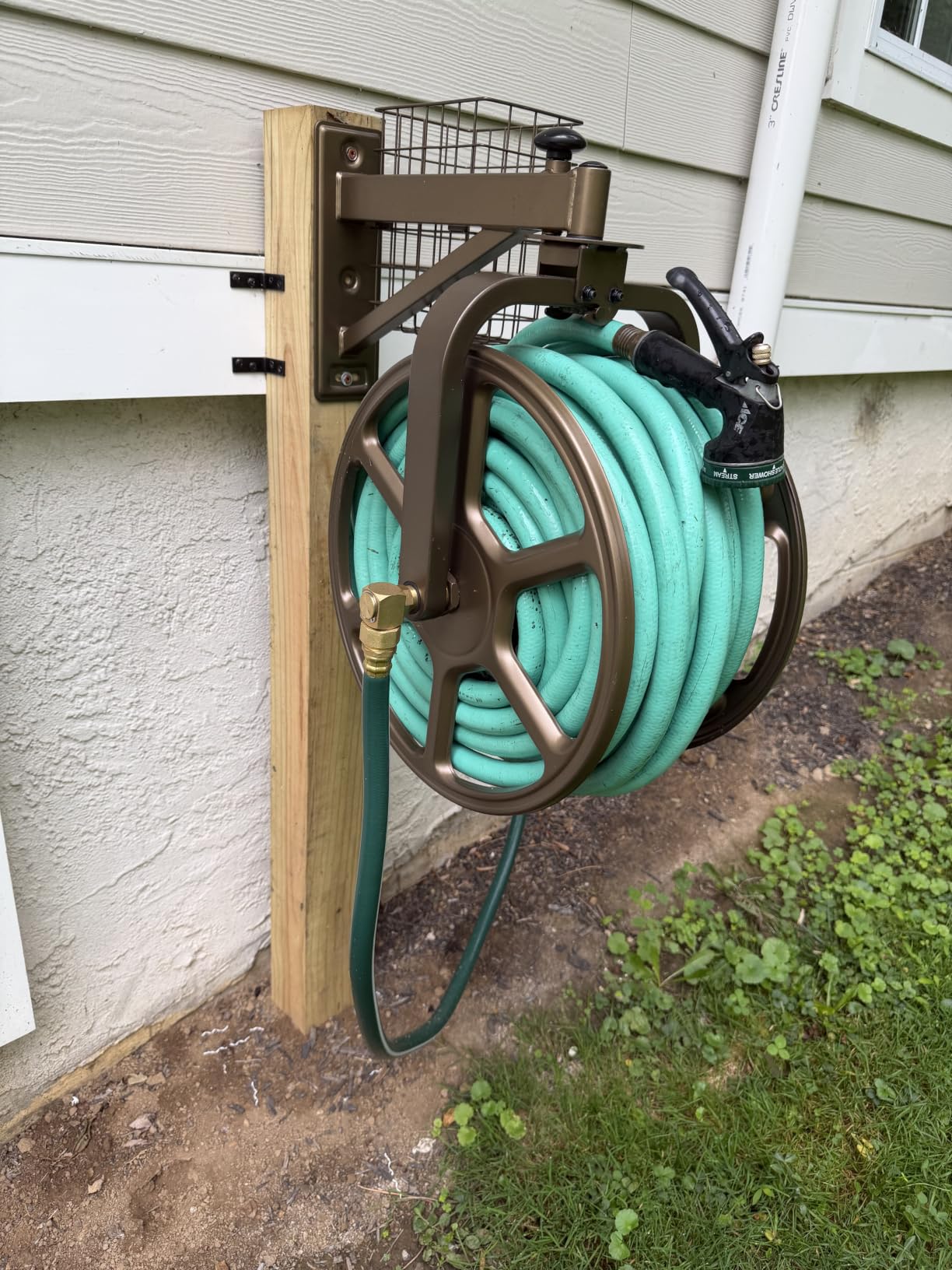 Liberty GARDEN 712 Single Arm Navigator Multi-Directional Garden Hose Reel, Holds 125-Feet of 5/8-Inch Hose, Bronze customer photo 2