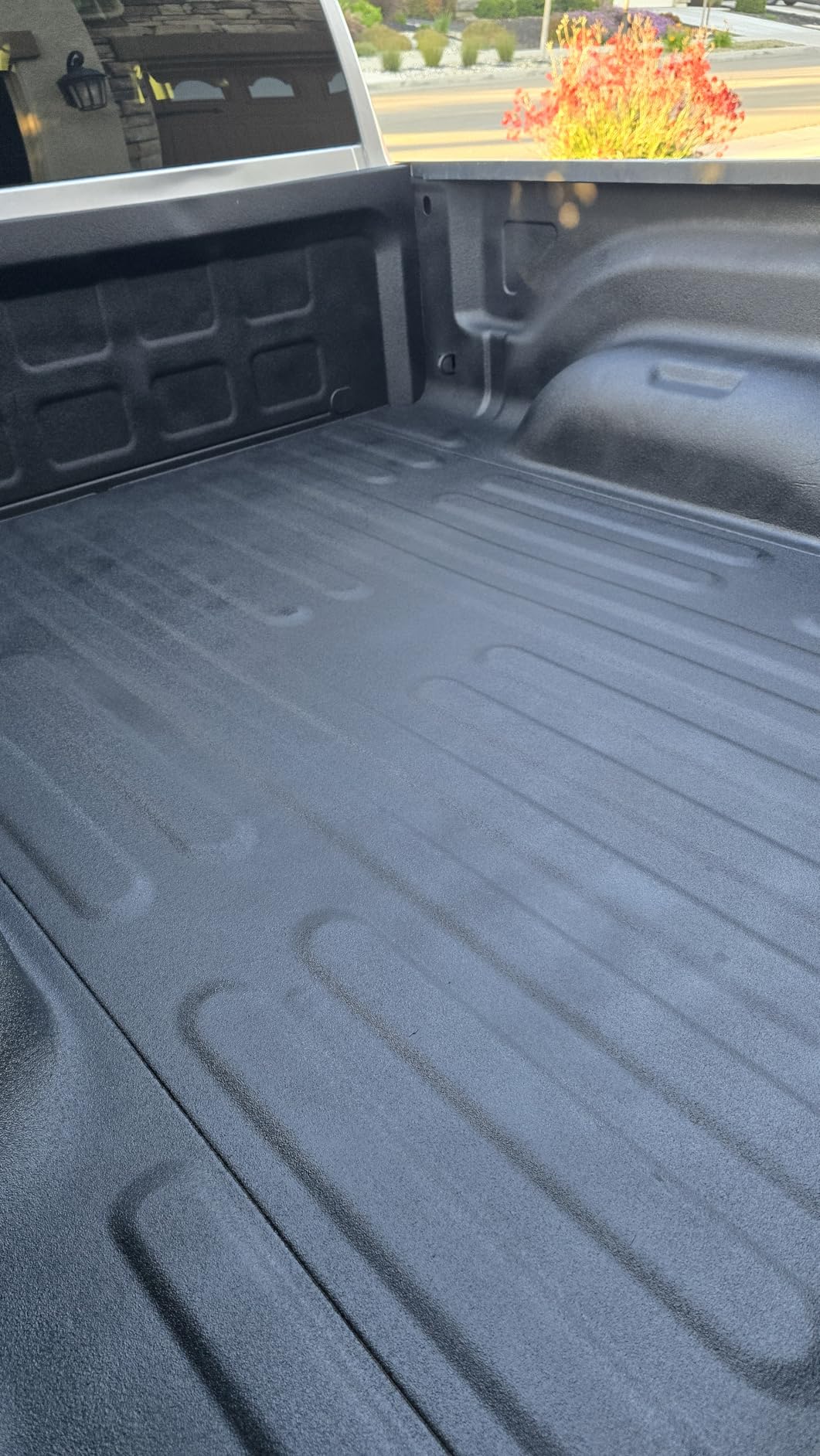Herculiner Aerosol Spray Truck Bed Liner, 15 Ounce Spray Can, Black, Textured, Suitable For All Truck Beds, 6-7 sq ft Coverage customer photo 1