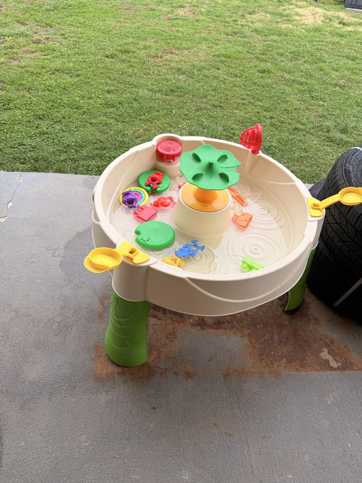 Little Tikes Frog Pond Water Table, 24 months to 36 months customer photo 1