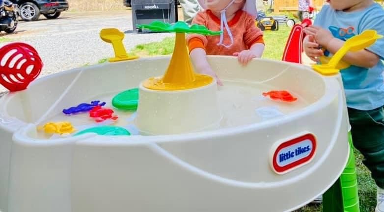 Little Tikes Frog Pond Water Table, 24 months to 36 months customer photo 2