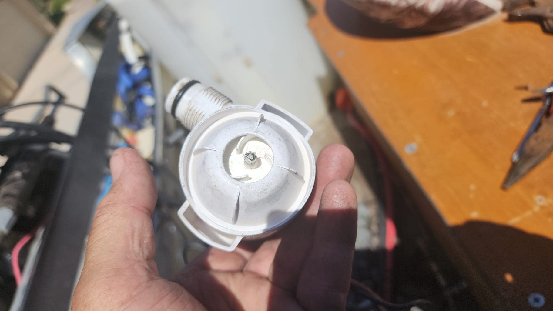 Rule 25DA, Standard Bilge Pump, Non-Auto, Submersible,500 GPH, 12V customer photo 1
