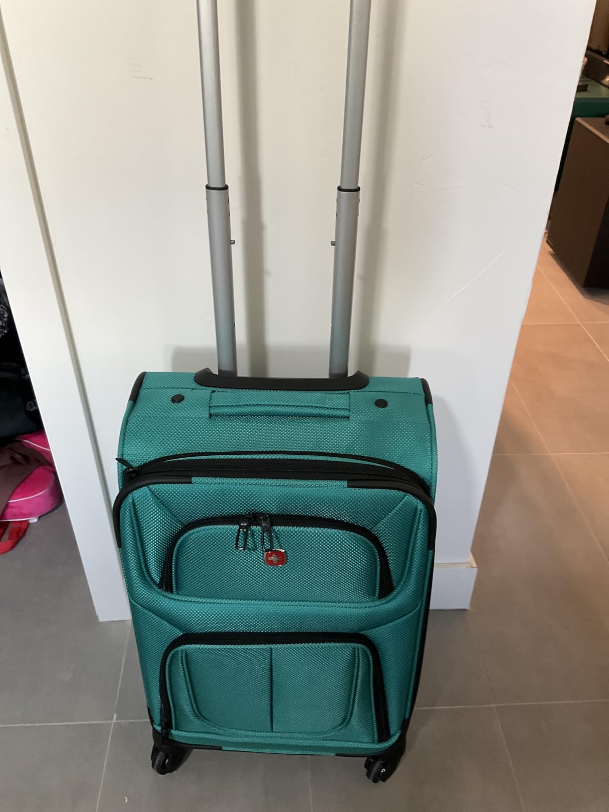 SwissGear Sion Carry-On Spinner Luggage, Softside Expandable, Lightweight Suitcase, Blue, 22.75-Inch customer photo 2
