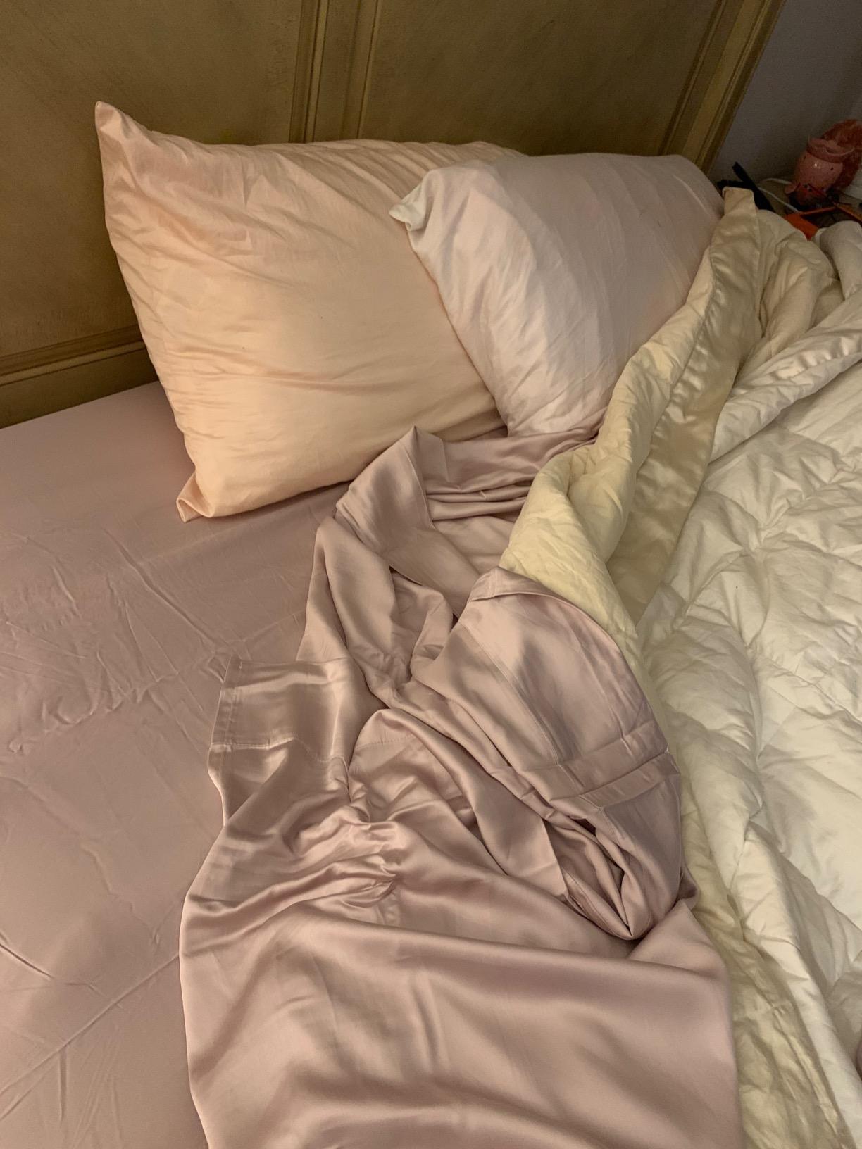 Hotel Sheets Direct 4 Piece Bed Sheet Set King Size, 100% Viscose Derived from Bamboo Sheets Set with 2 Pillowcases, Cooling & Breathable Luxury Bedding, Moisture-Wicking & Silky Soft Texture, White customer photo 2