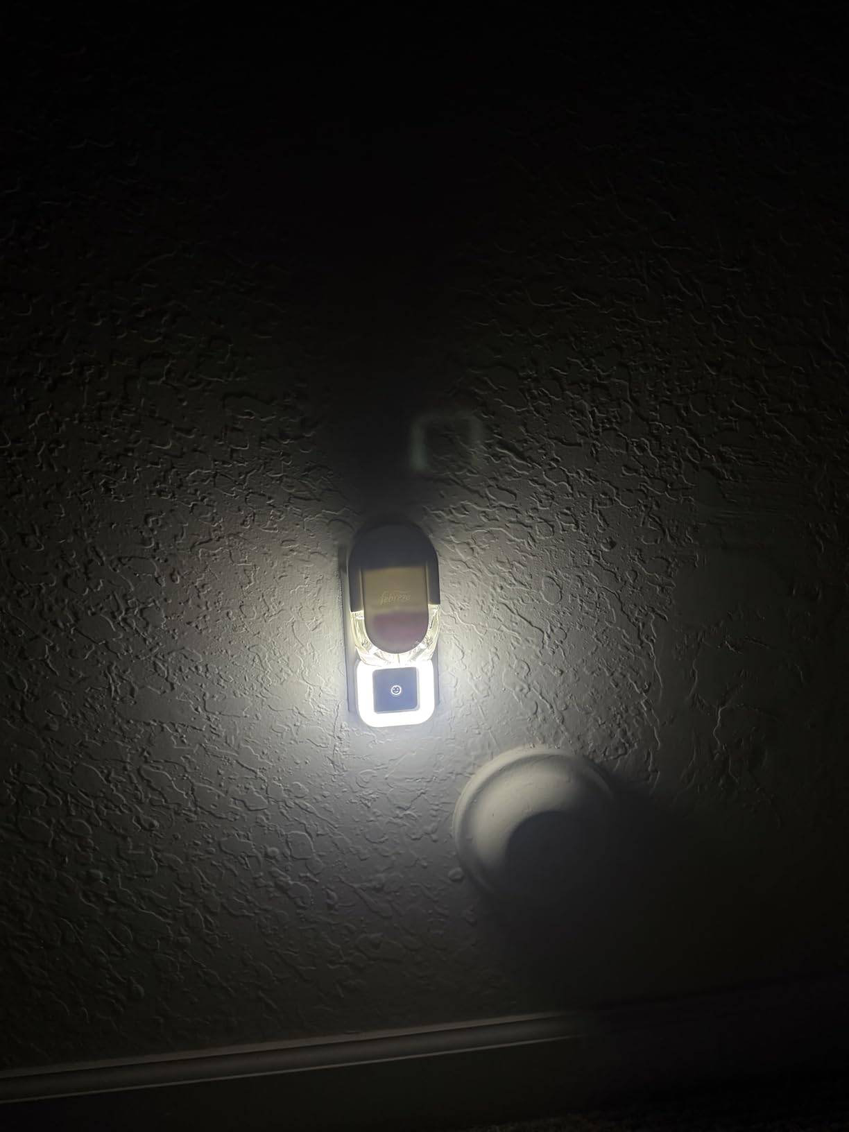 Uigos LED Night Light Lamp with Smart Sensor Dusk to Dawn Sensor, Daylight White, 0.5W Plug-in, 6-Pack customer photo 1