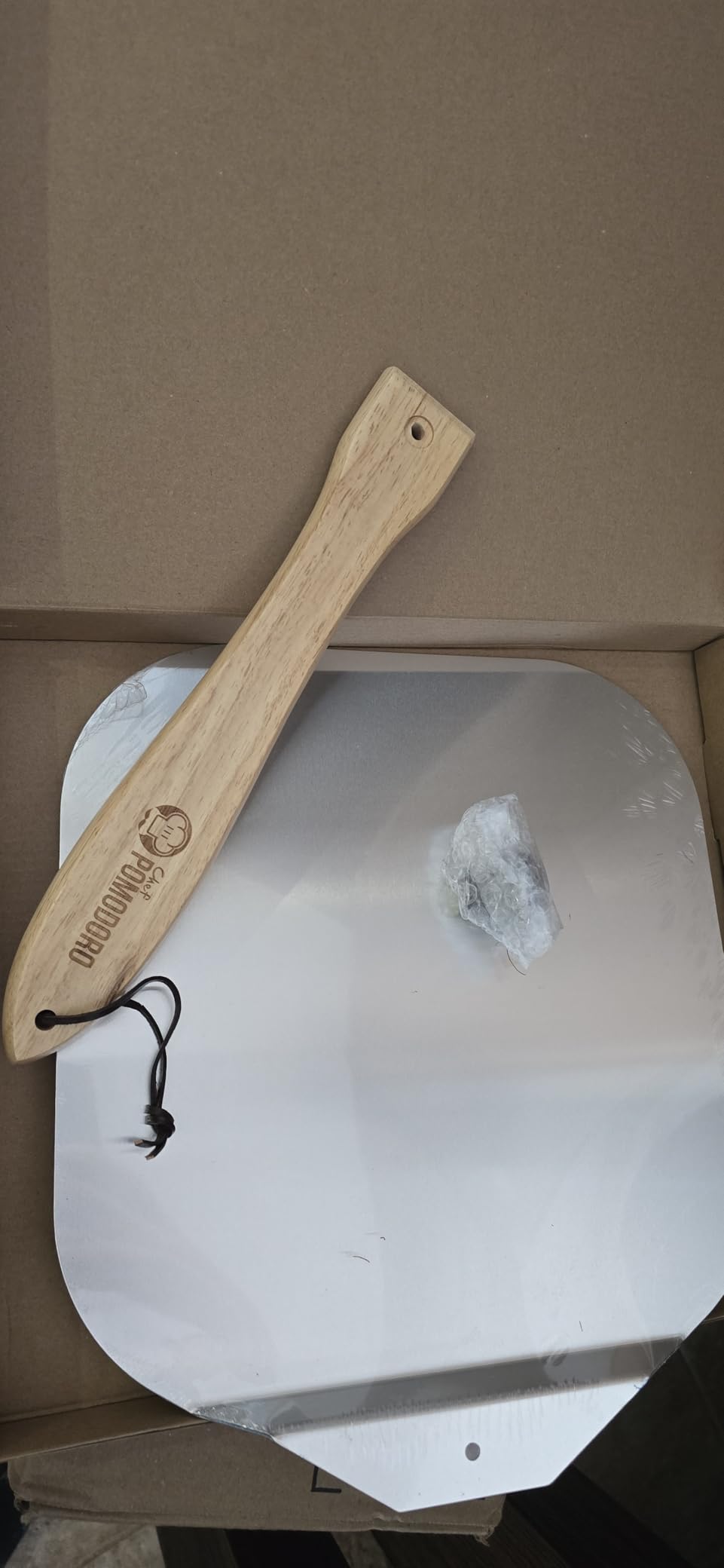 Chef Pomodoro Aluminum Pizza Peel 12x14 in, Foldable Wood Handle customer photo 2