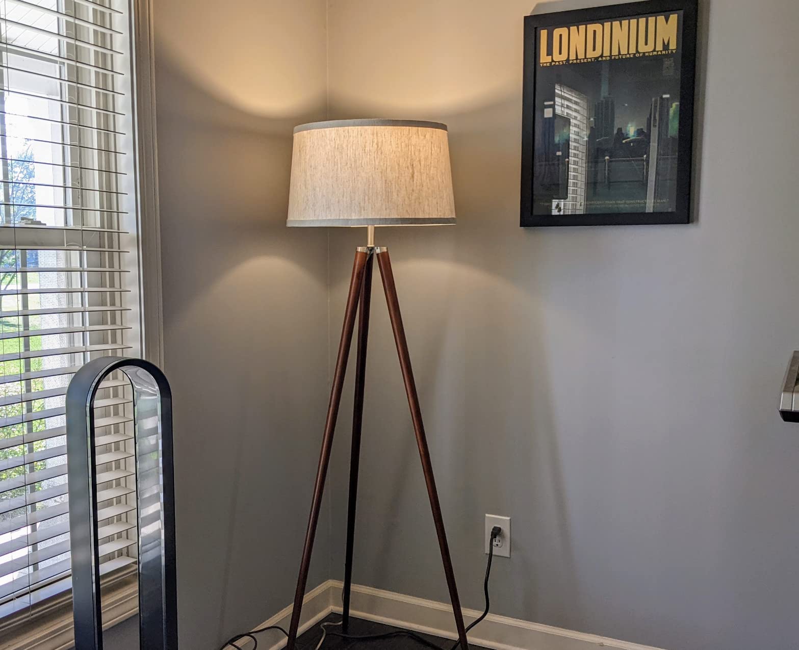 Brightech Emma LED Floor Lamp, Tall Lamp with Wood Legs, Mid-Century Modern Standing Lamp for Bedroom Reading, Tripod Lamp for Living Rooms & Offices, Great Living Room Décor customer photo 1