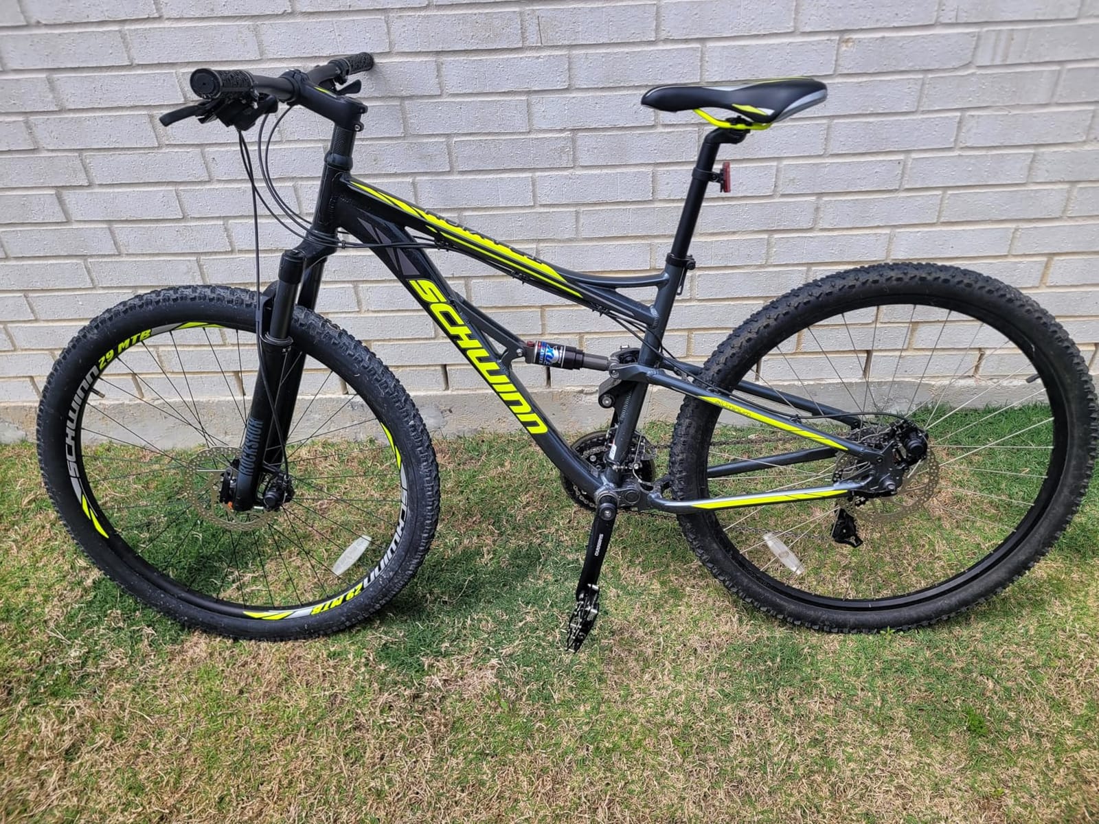 Schwinn Traxion Mountain Bike for Adult Men Women, 29-Inch Wheels, Full Suspension, 24-Speed Shimano Drivetrain, Trigger Shifter, 18-Inch Aluminum Frame, Mechanical Disc Brake, Matte Grey/Neon Green customer photo 1