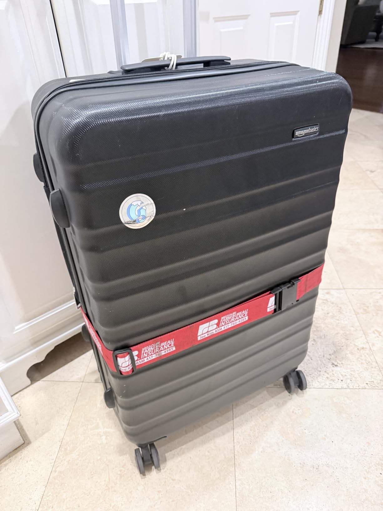 AmazonBasics 68 cm Navy Blue Hardsided Check-In Trolley customer photo 1