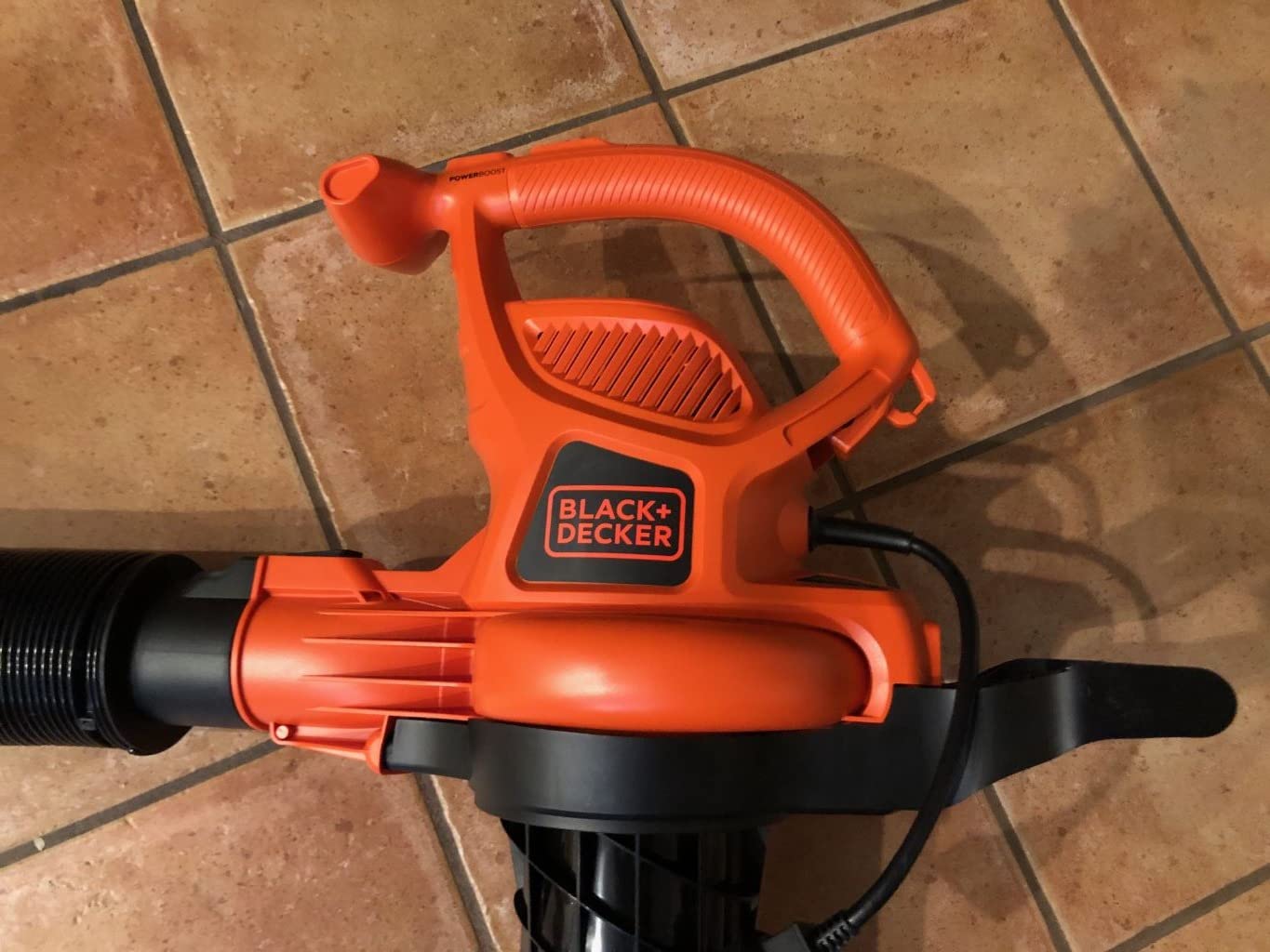 BLACK+DECKER Leaf Blower, Leaf Vacuum and Mulcher 3 in 1, Backpack Blowers for Lawn Care,250 mph Airflow, 400 cfm Delivery Power, Reusable Bag Included, Corded (BEBL7000) customer photo 2