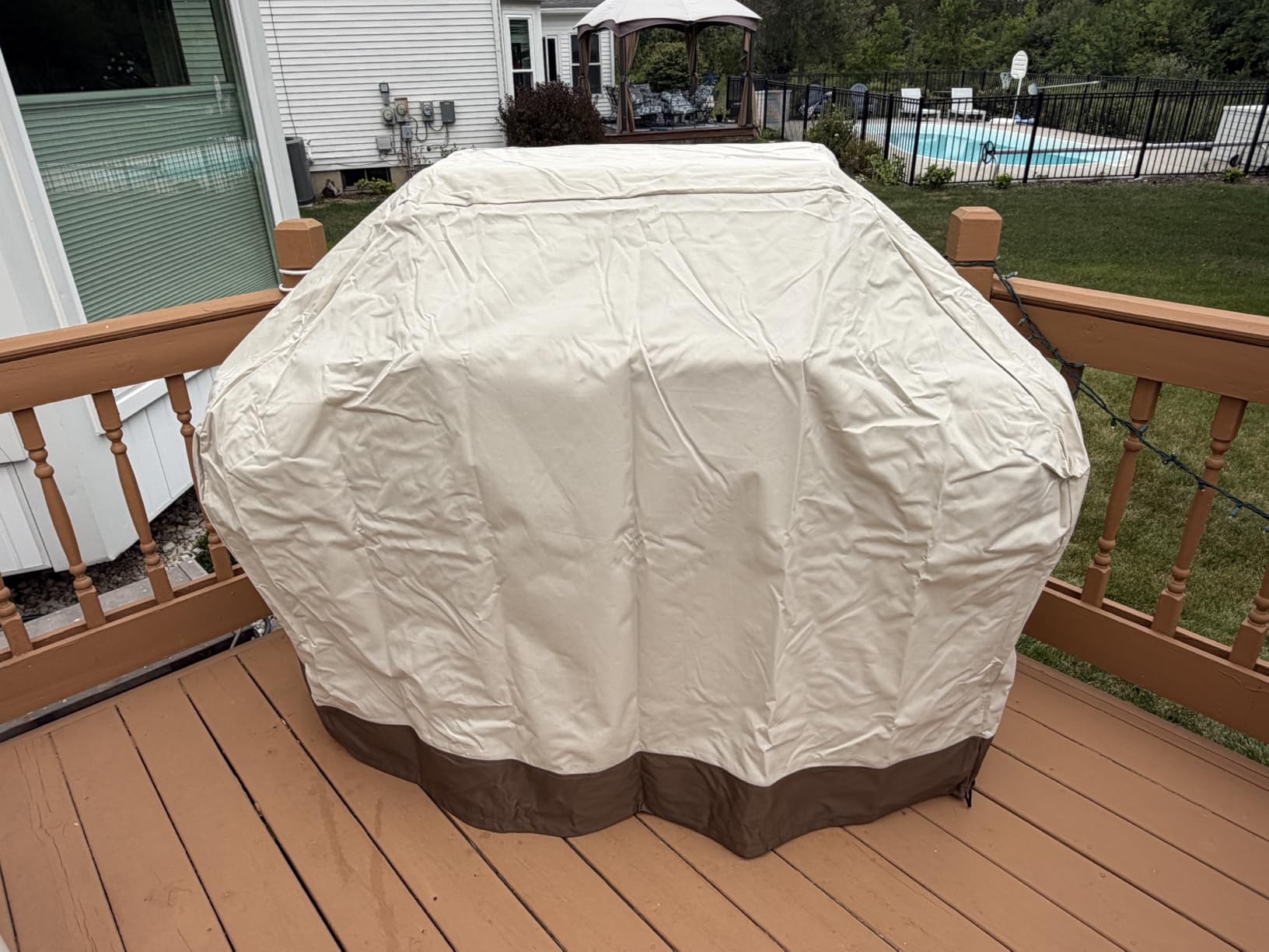 Amazon Basics Gas Grill Cover for Outdoor, Waterproof, Anti-UV, Water Resistant, All Weather Protection, Durable, 66 inch, Large, Black customer photo 2