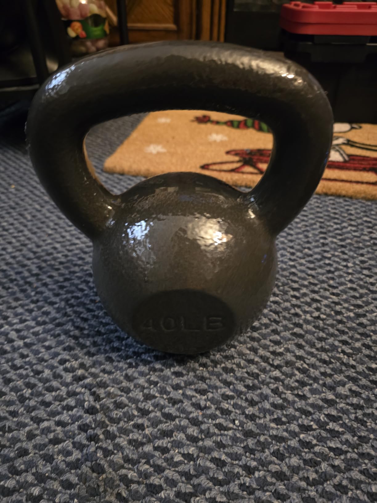 Amazon Basics Cast Iron Kettlebell for Strength Training, Textured Wide Handle, Black customer photo 1