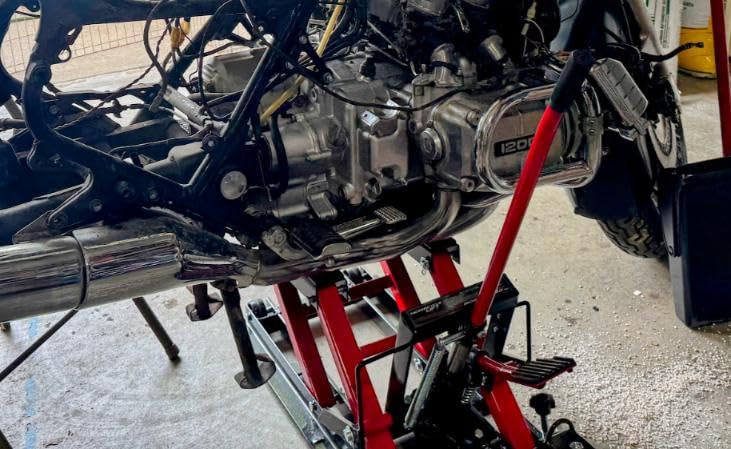 VIVOHOME 1500 LBS Hydraulic Motorcycle Lift Jack customer photo 1