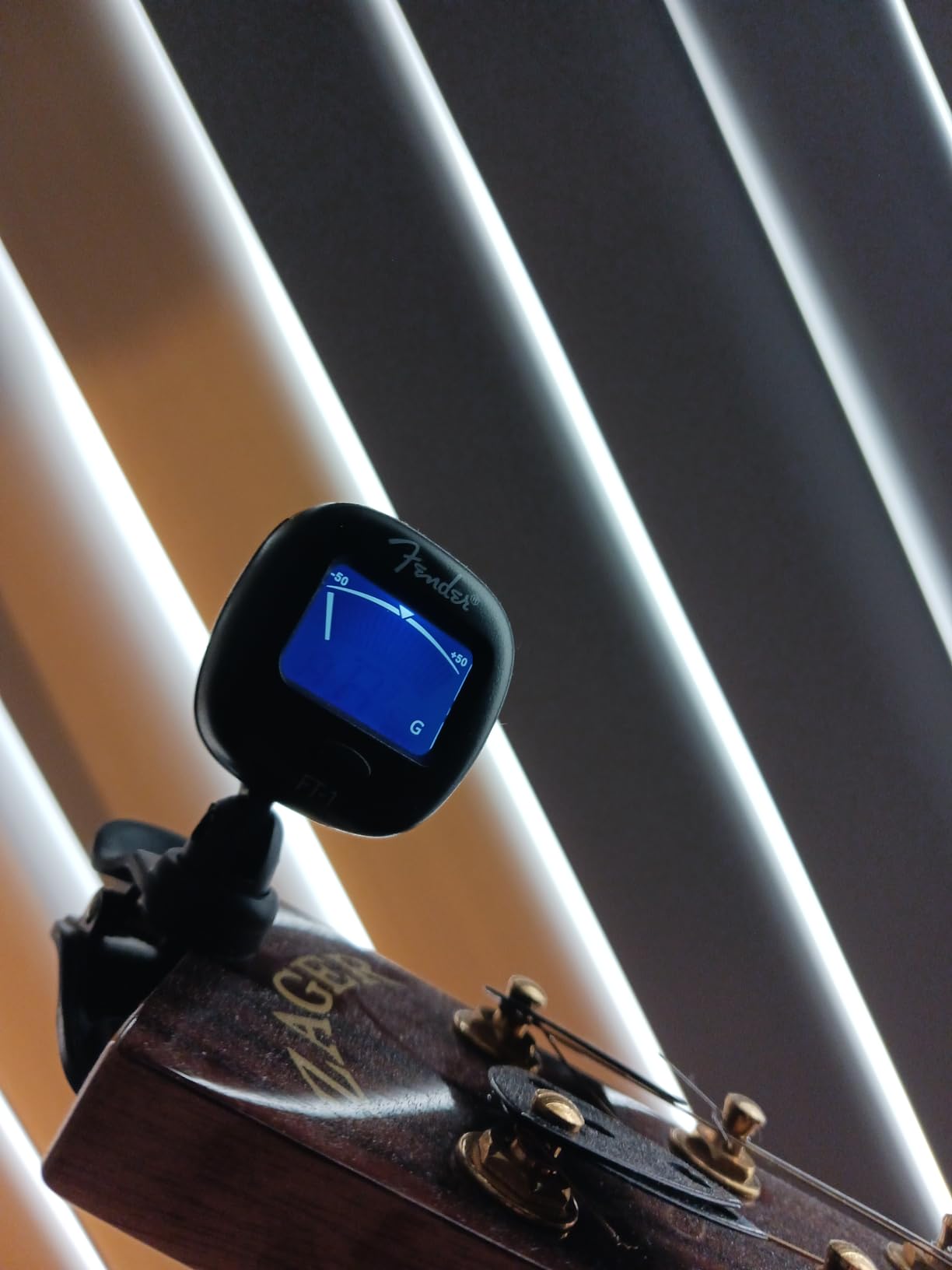 Fender FT-1 Professional Guitar Tuner Clip On, Guitar Accessories, with 1-Year Warranty, Full-Range Chromatic Guitar Tuner with Dual-Rotating Hinges, A4 Calibration customer photo 1