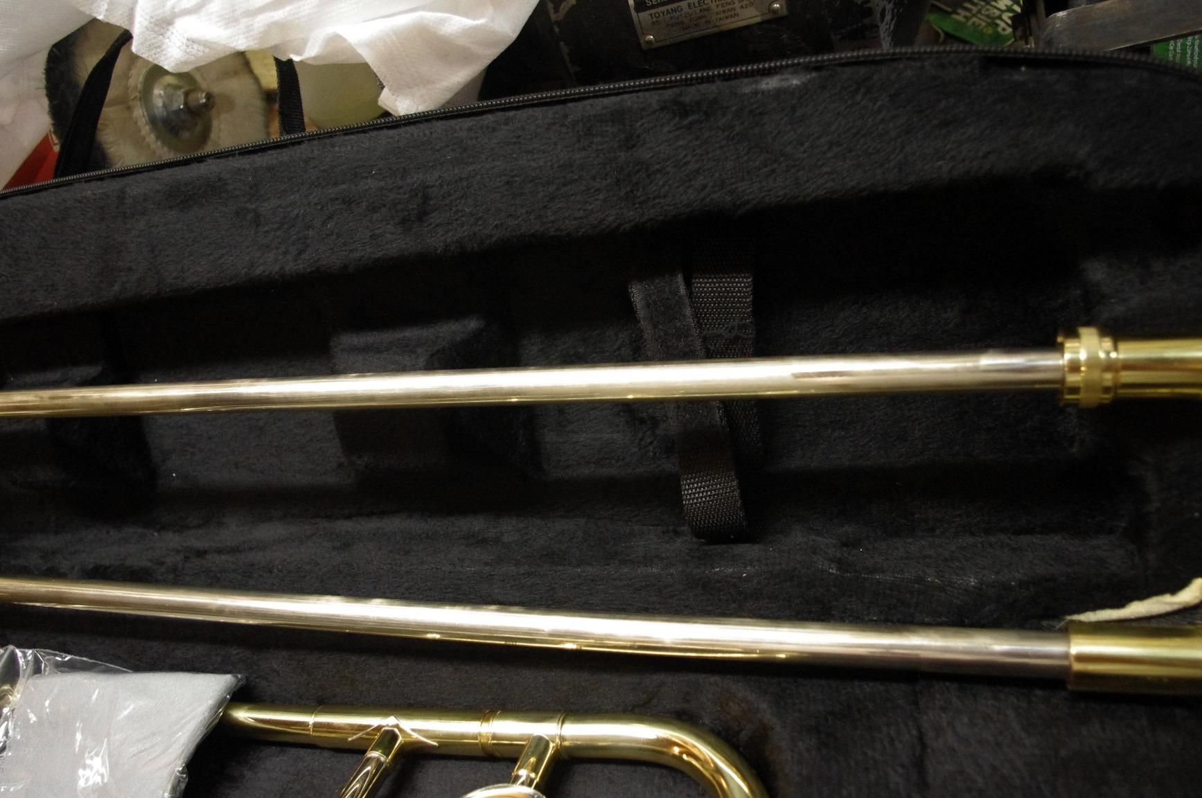 Costzon B Flat Tenor Slide Trombone Brass (Gold) | Ideal for Standard Student Beginner Trombone w/Case, Gloves, Mouthpiece, Portable customer photo 2