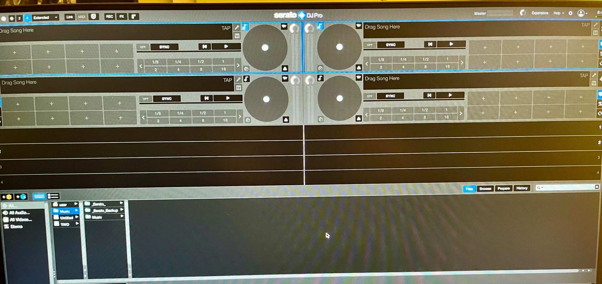 Roland DJ-202 Compact DJ Controller customer photo 1
