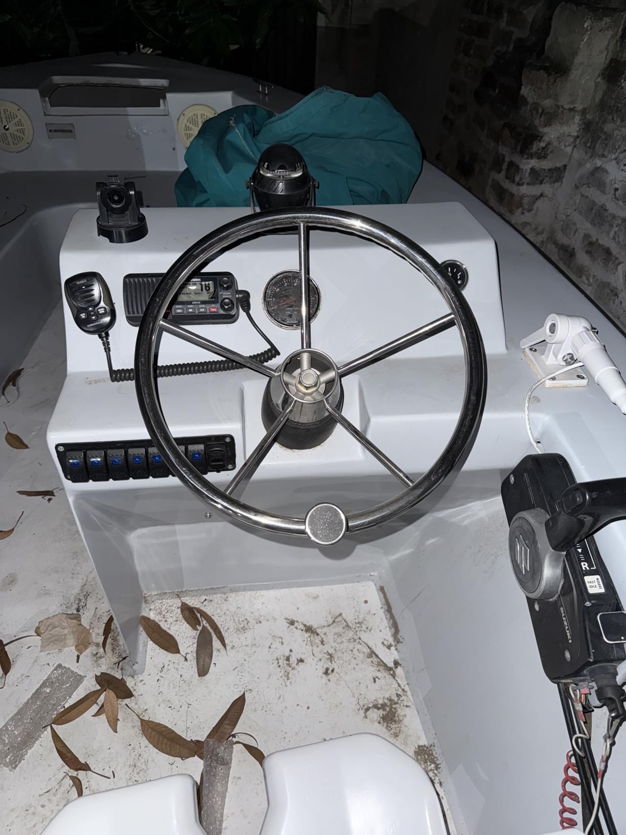 Uniden UM435BK Advanced Fixed Mount VHF Marine Radio, All USA/International/Canadian Marine Channels including new 4-Digit, CDN “B” Channels, 1 Watt/25 Watt Power, Waterproof IPX8 Submersible, Black customer photo 2
