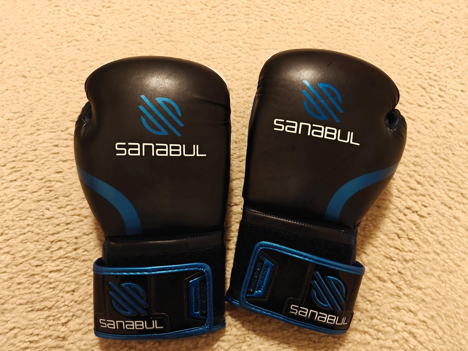 Sanabul Essential Gel Boxing Gloves for Men & Women, Kickboxing MMA, Muay Thai Gloves and Heavy Bag Training Punching & Sparring customer photo 1