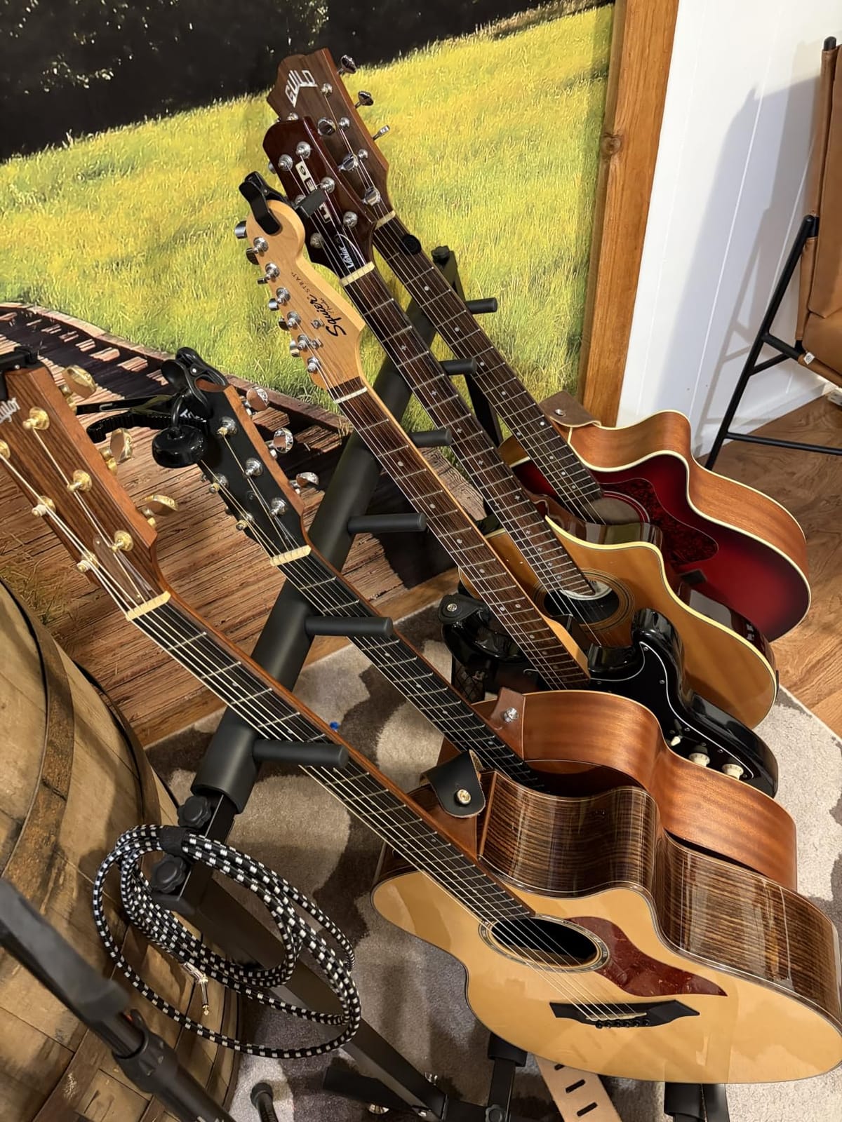 Kuyal Multi-Guitar Display Rack, Folding Stand customer photo 1