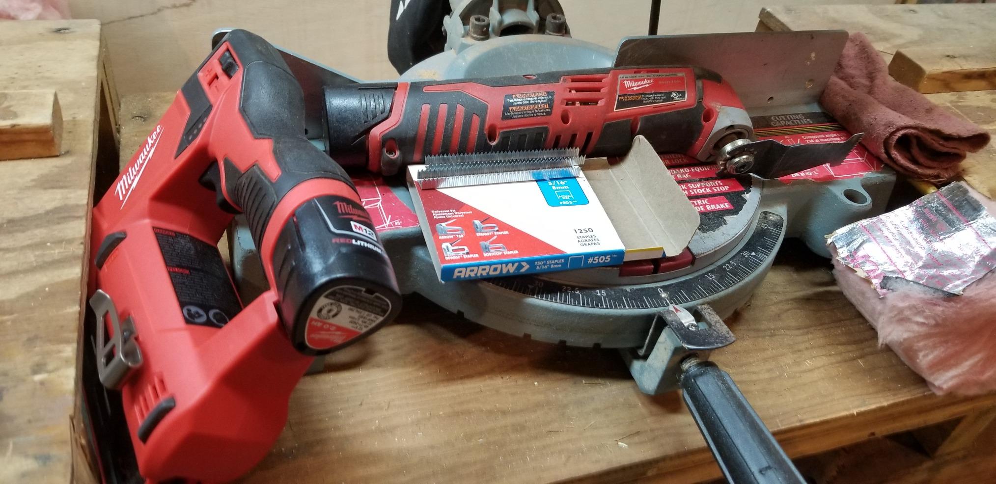 Milwaukee 2447-20 M12 3/8â€ Crown Stapler customer photo 1