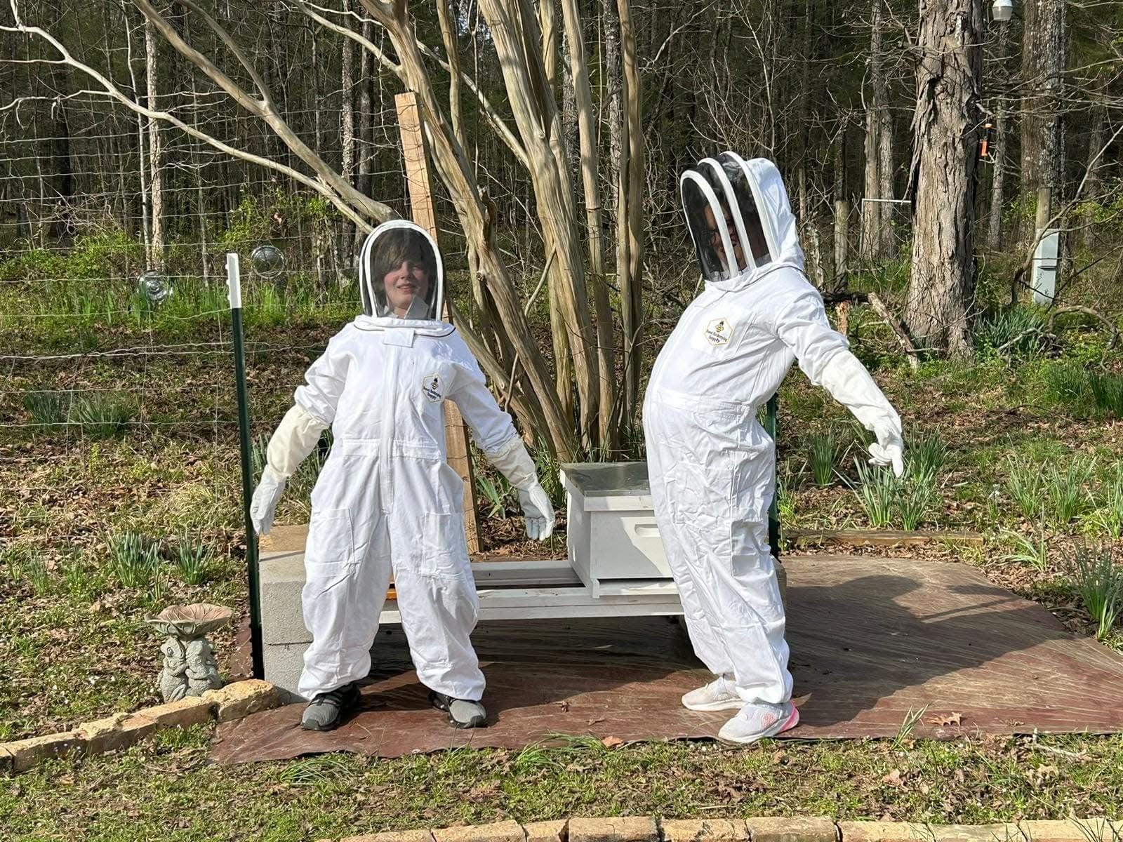 Bee Suit with Fencing Veil and Gloves – Large customer photo 2