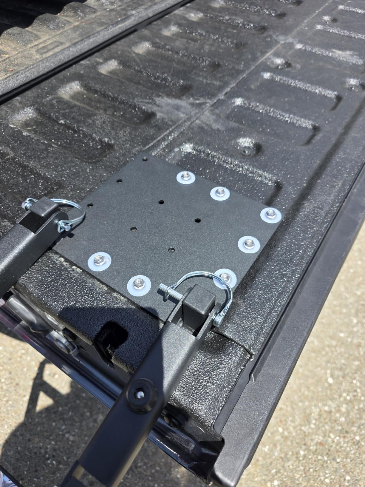 Beech Lane Pickup Truck Tailgate Ladder - Universal Fit, Stainless Steel Self Drilling Hex Screws for Easy Install, Durable Aluminum Step Grip Plates, and Sturdy Rubber Ladder Feet customer photo 2