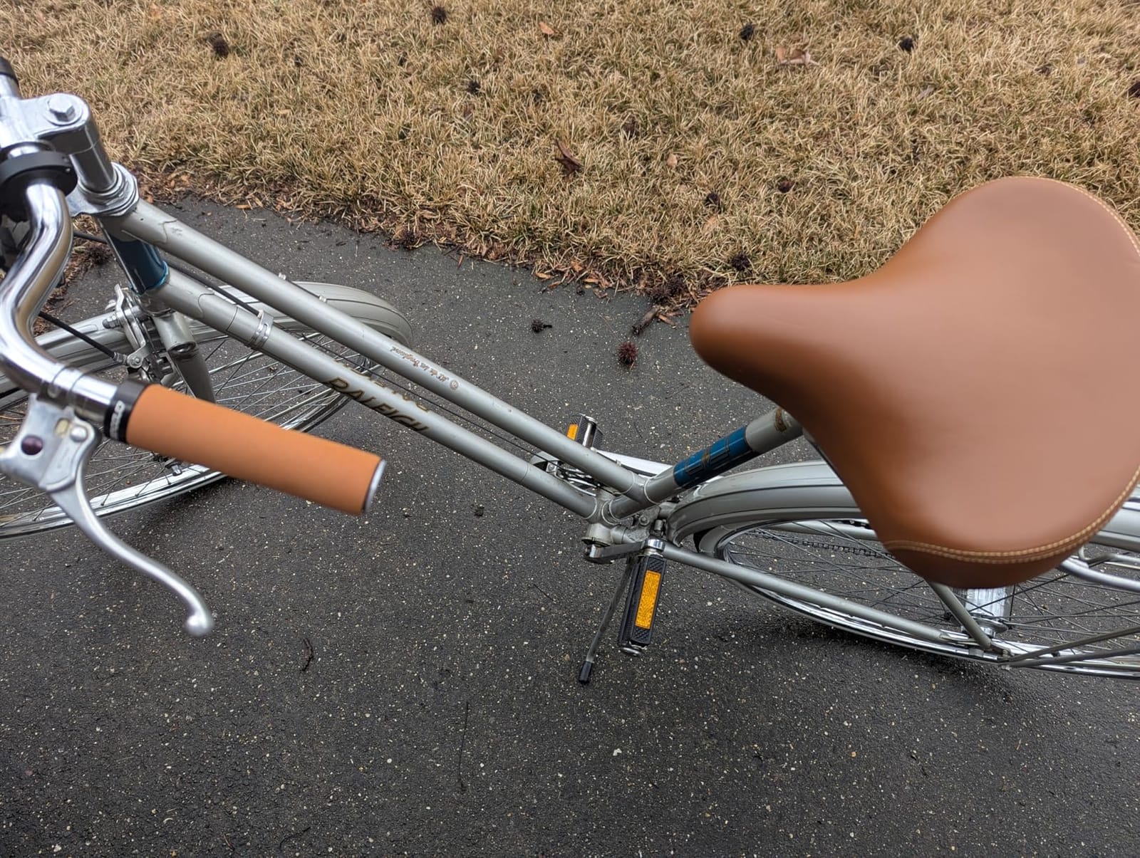 Bikeroo Wide Cruiser Saddle - Comfort Seat Fits Indoor & Outdoor Bicycles - Steel Spring & Elastomer Suspension - Memory Foam customer photo 2