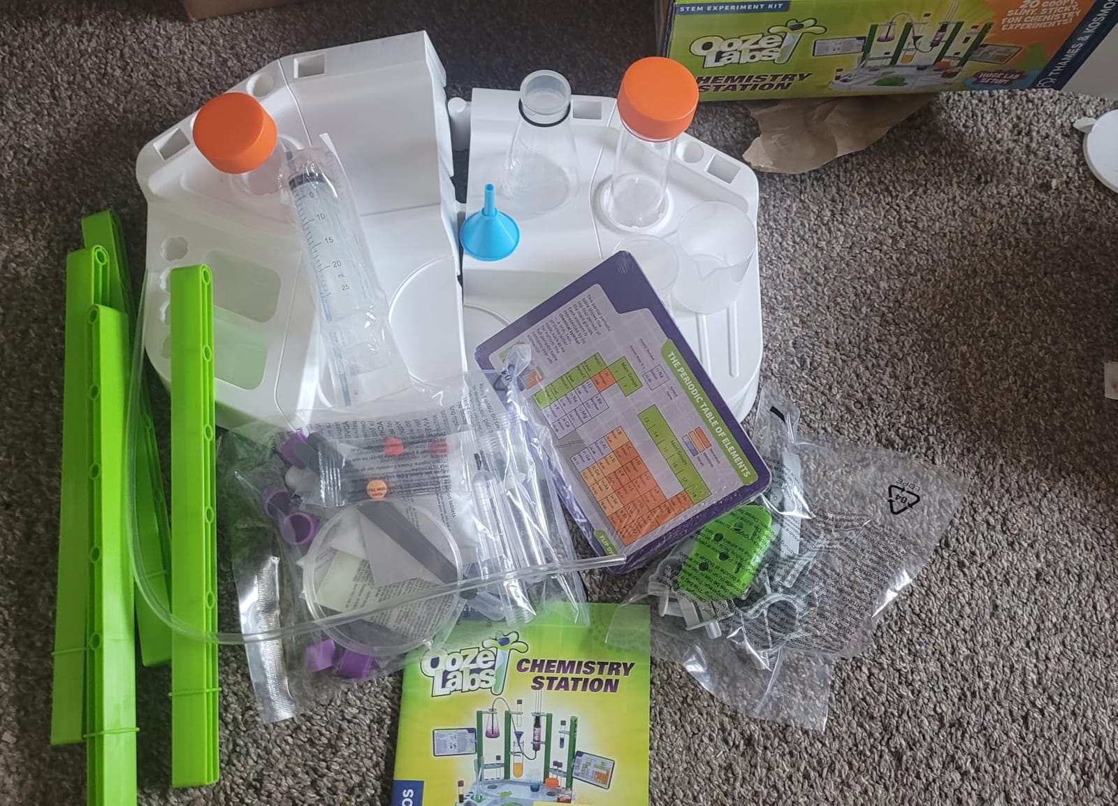 Ooze Labs: Chemistry Station | Experiment Set customer photo 2