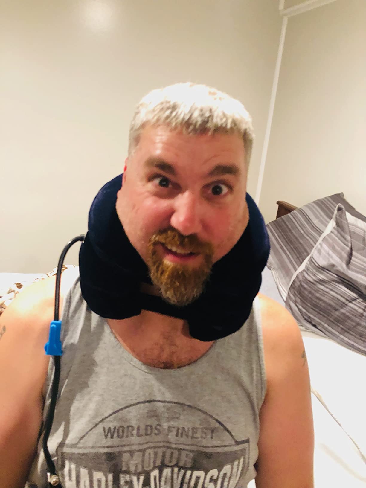 RUNZI Cervical Neck Traction Device Inflatable Neck Stretcher, Easy to Use for Chronic Neck and Shoulder Pain Relief Traction Spine Alignment, Neck Cervical Brace customer photo 1