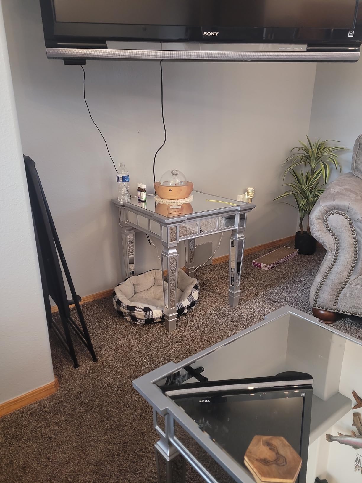 SEI Furniture - Glenview Glam Mirrored Square End Table - Matte Silver - Transitional Design - Ideal for Living Room, Bedroom (CK3632) customer photo 1