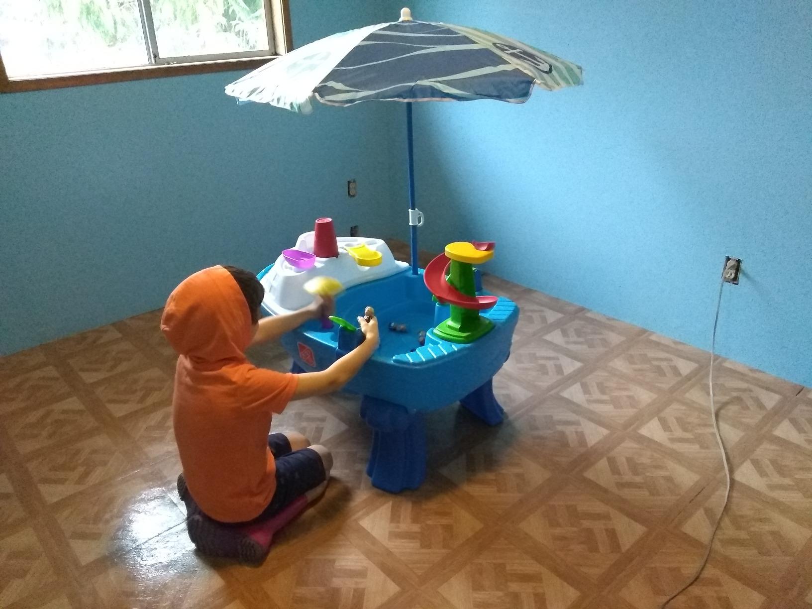 Step2 Fiesta Cruise Sand & Water Table with Umbrella, Kids Activity Sensory Playset, Summer Outdoor Toys, 10 Piece Water Toy Accessories, for Toddlers 2+ Years Old customer photo 1