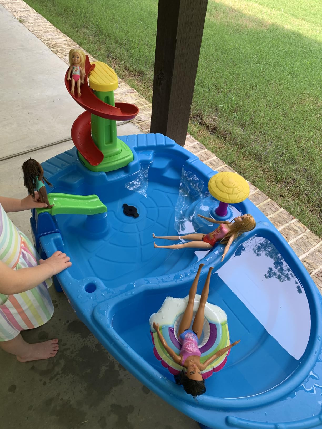 Step2 Fiesta Cruise Sand & Water Table with Umbrella, Kids Activity Sensory Playset, Summer Outdoor Toys, 10 Piece Water Toy Accessories, for Toddlers 2+ Years Old customer photo 2