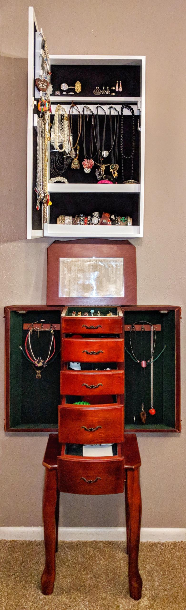 SONGMICS Lockable Jewelry Cabinet Armoire with Mirror, Wall-Mounted customer photo 1